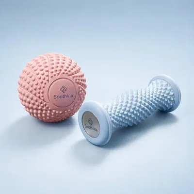 Set de deux rouleaux de massage manuels SoothVia en bois clair